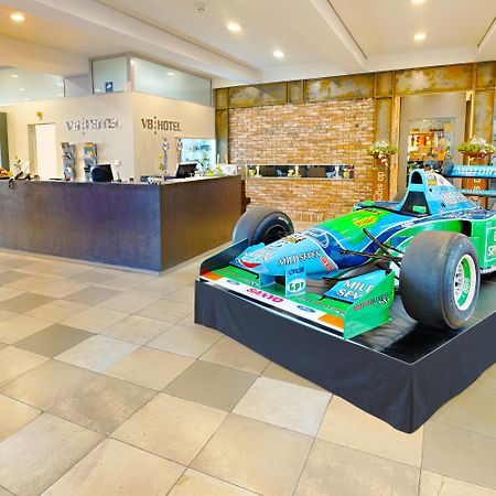 V8 Hotel Classic Motorworld Region Stuttgart Boblingen Bagian luar foto