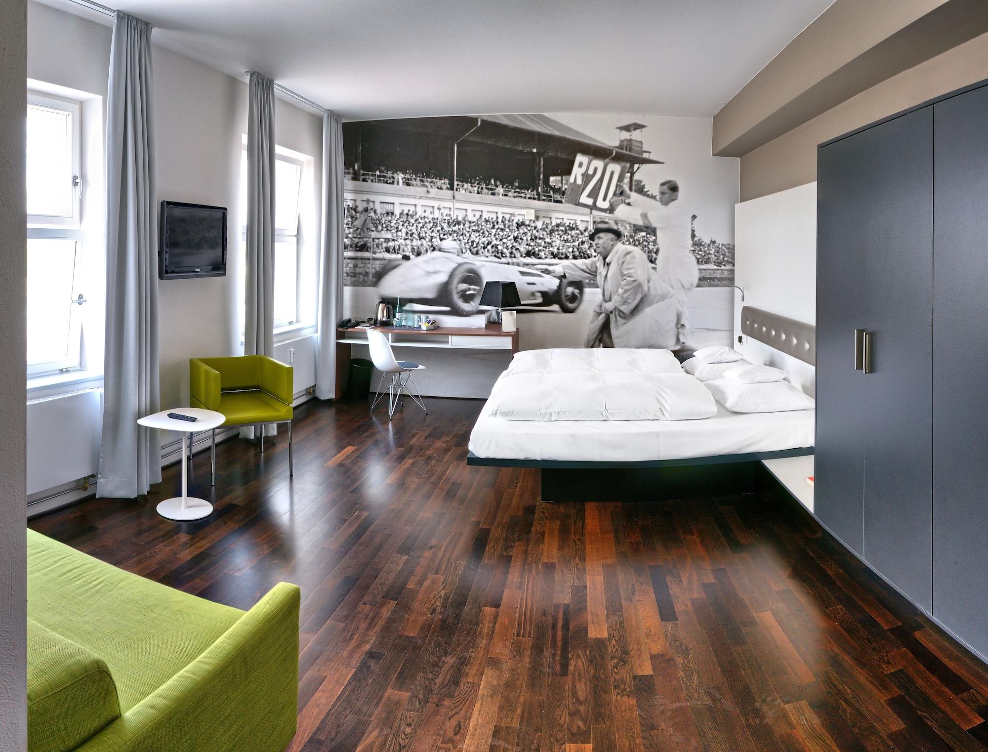 V8 Hotel Classic Motorworld Region Stuttgart Boblingen Bagian luar foto