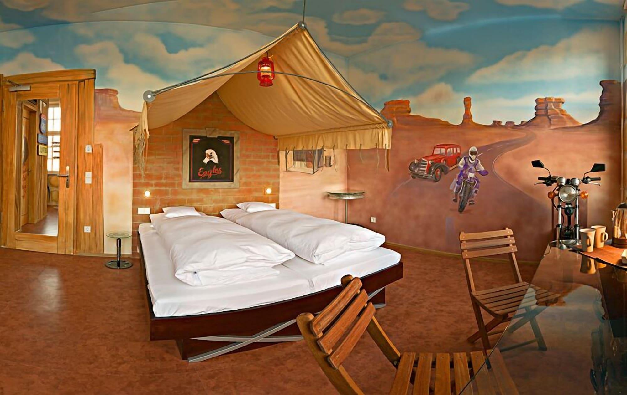 V8 Hotel Classic Motorworld Region Stuttgart Boblingen Bagian luar foto