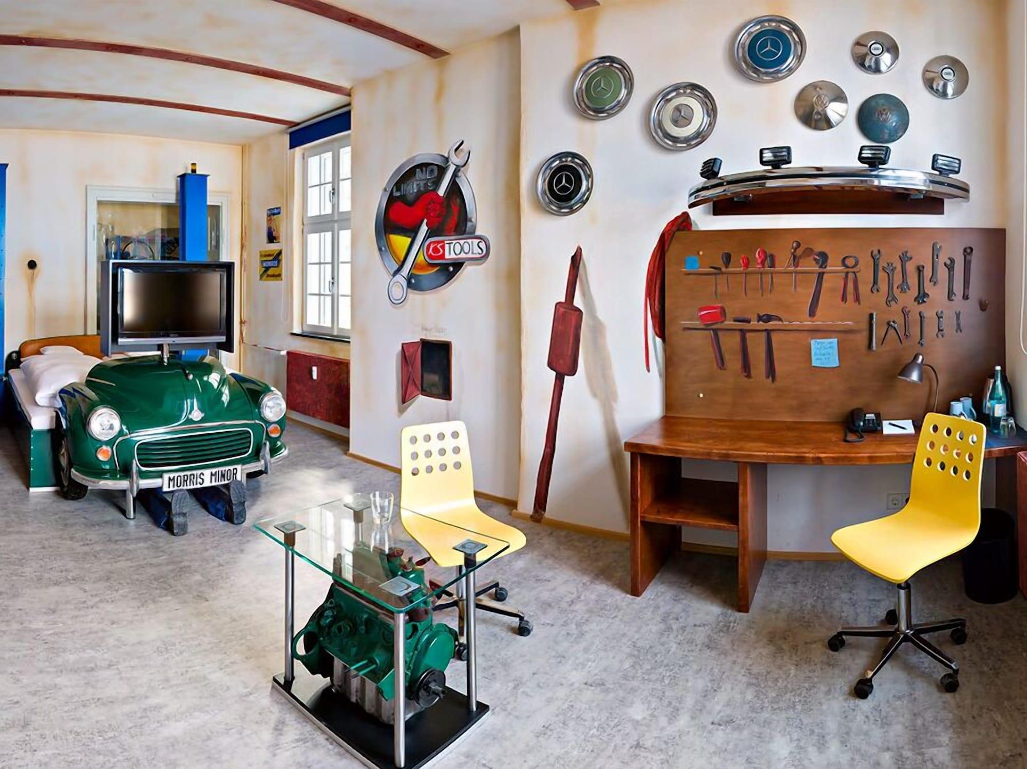 V8 Hotel Classic Motorworld Region Stuttgart Boblingen Bagian luar foto