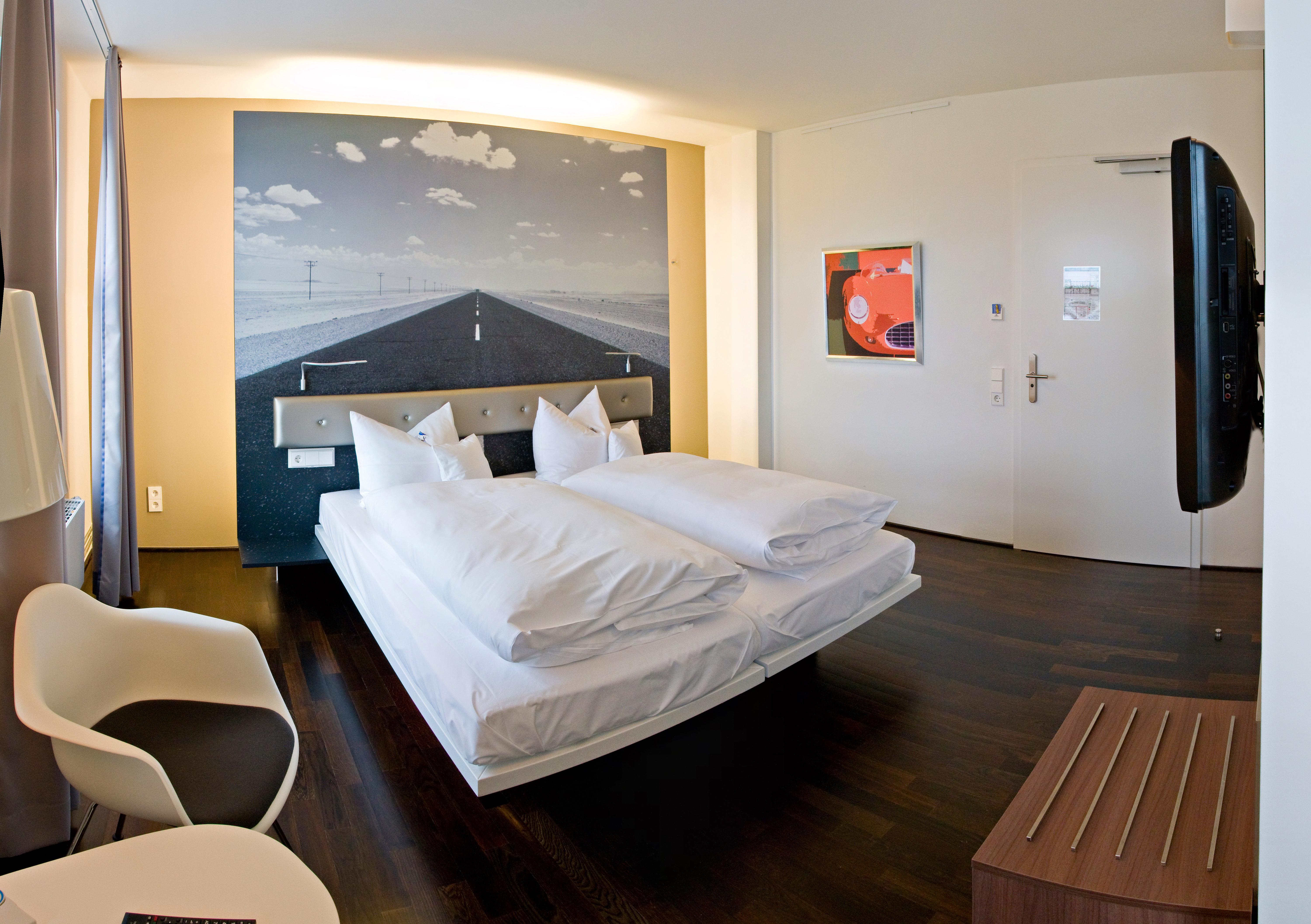 V8 Hotel Classic Motorworld Region Stuttgart Boblingen Bagian luar foto