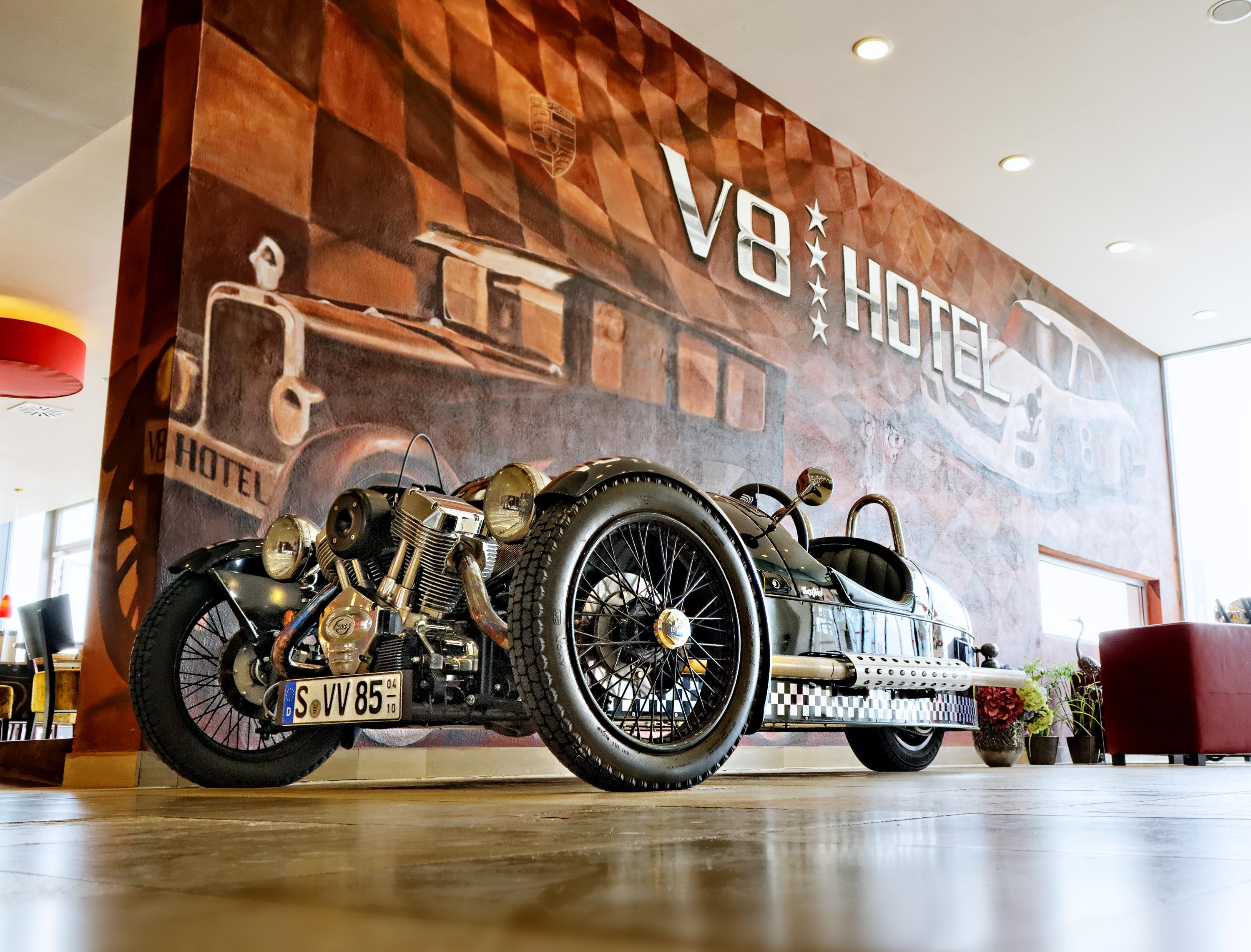 V8 Hotel Classic Motorworld Region Stuttgart Boblingen Bagian luar foto