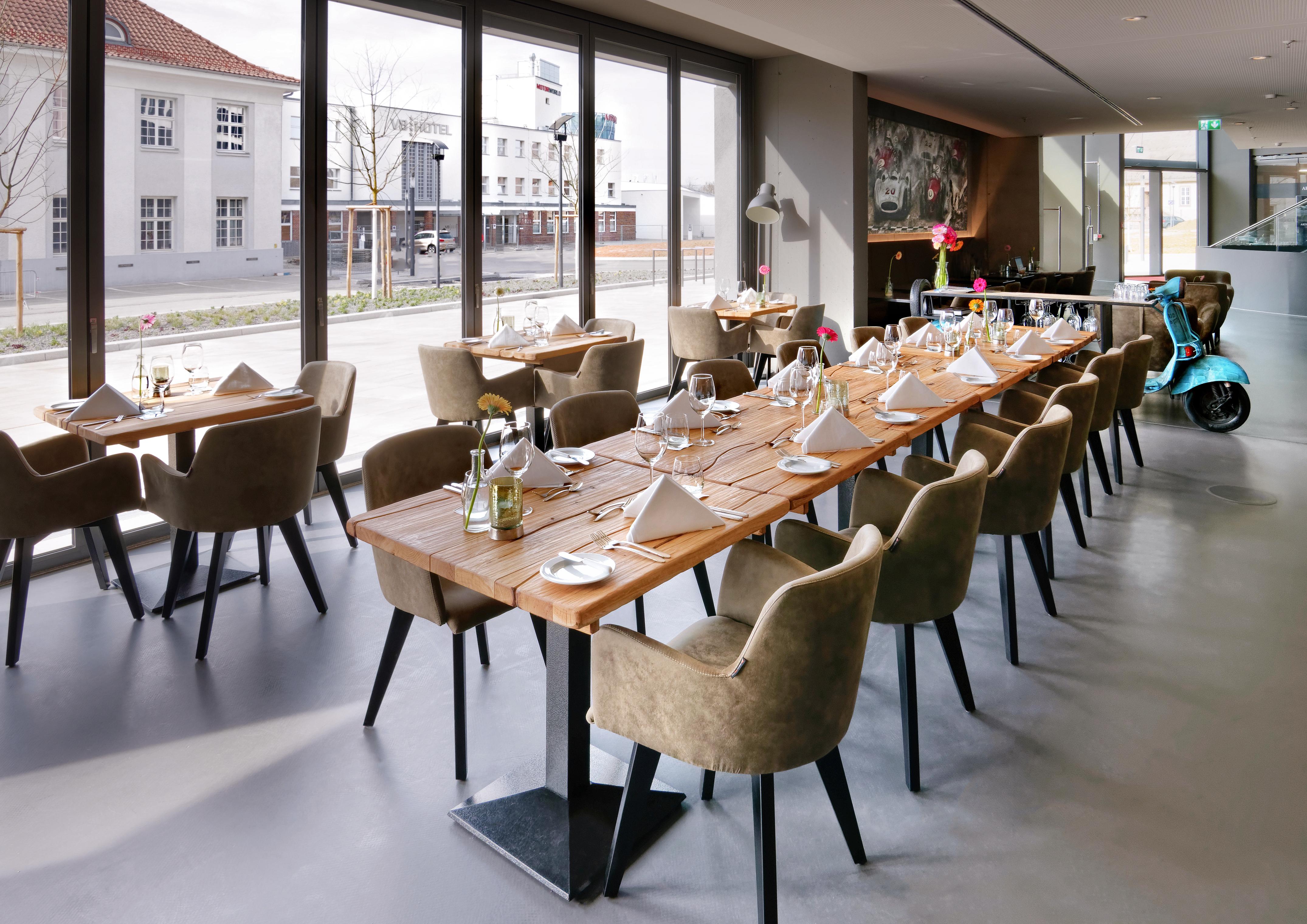 V8 Hotel Classic Motorworld Region Stuttgart Boblingen Bagian luar foto