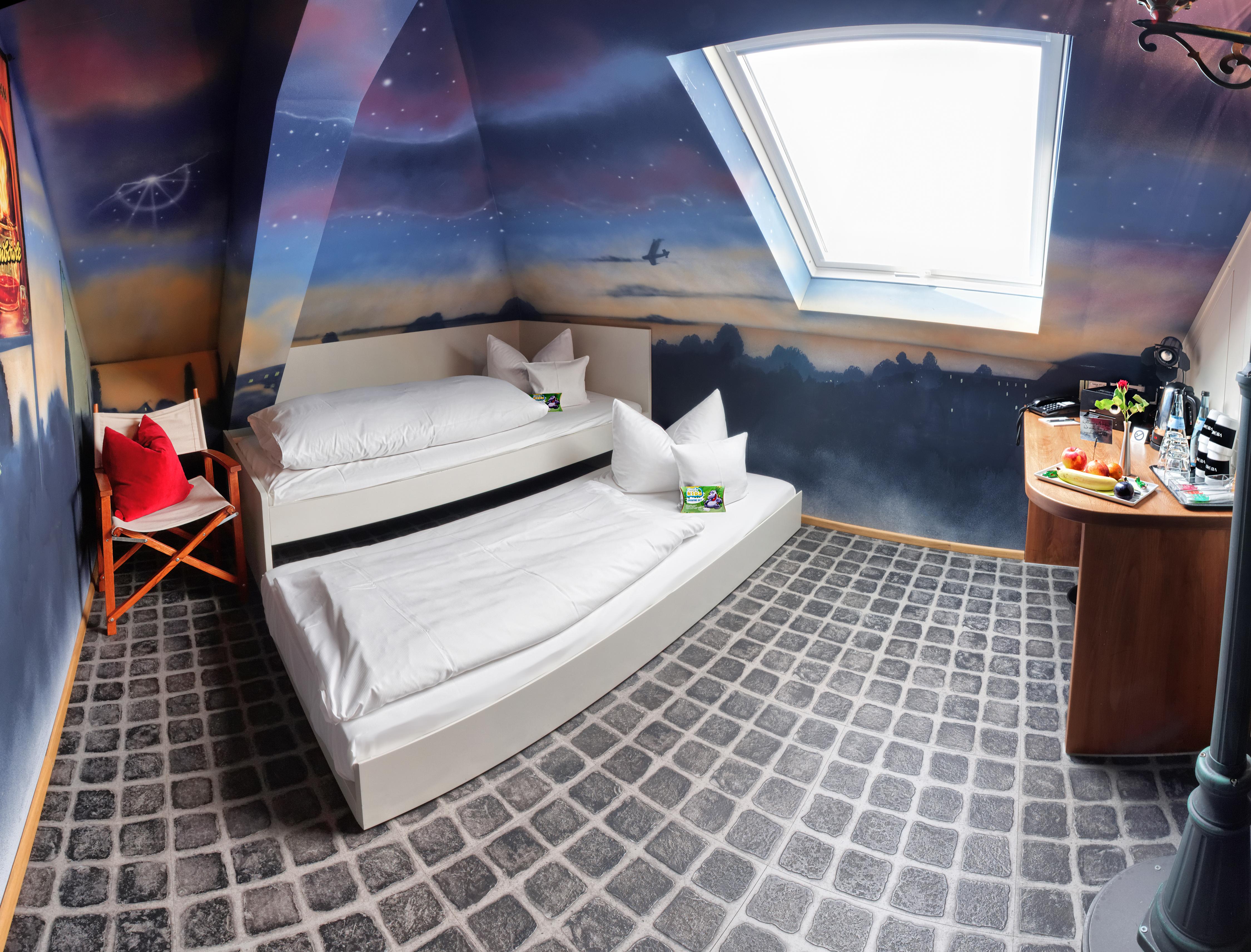 V8 Hotel Classic Motorworld Region Stuttgart Boblingen Bagian luar foto