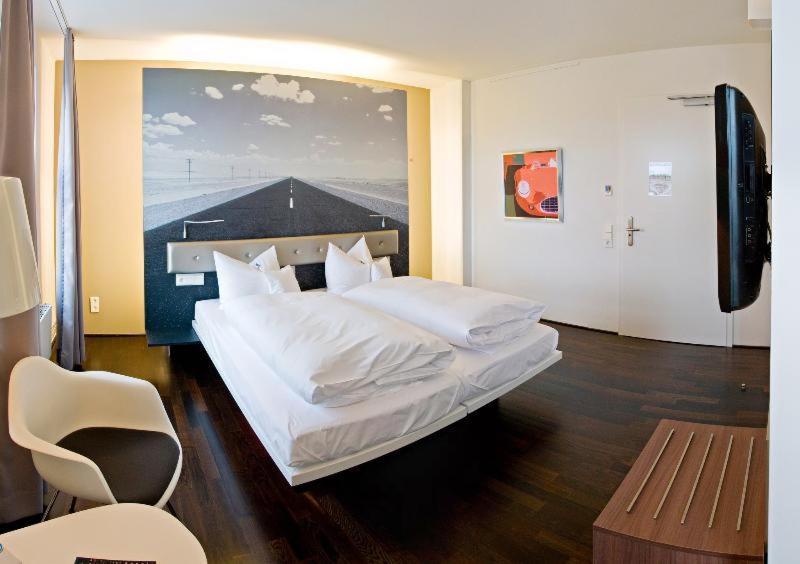 V8 Hotel Classic Motorworld Region Stuttgart Boblingen Ruang foto