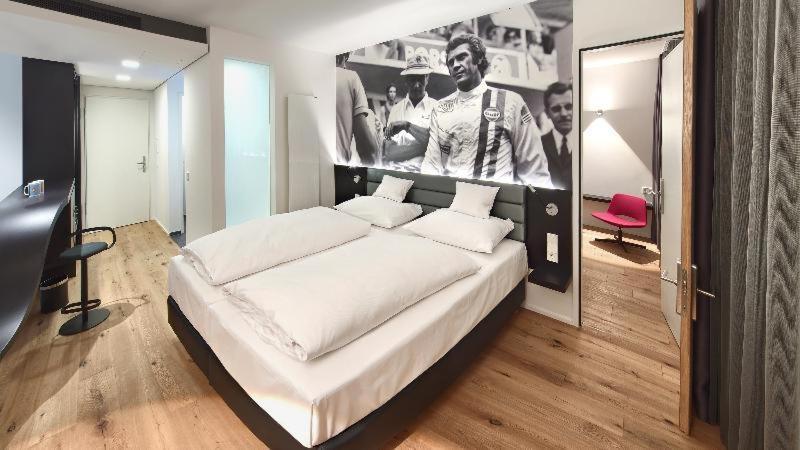 V8 Hotel Classic Motorworld Region Stuttgart Boblingen Ruang foto