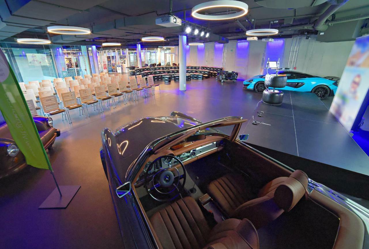 V8 Hotel Classic Motorworld Region Stuttgart Boblingen Bagian luar foto